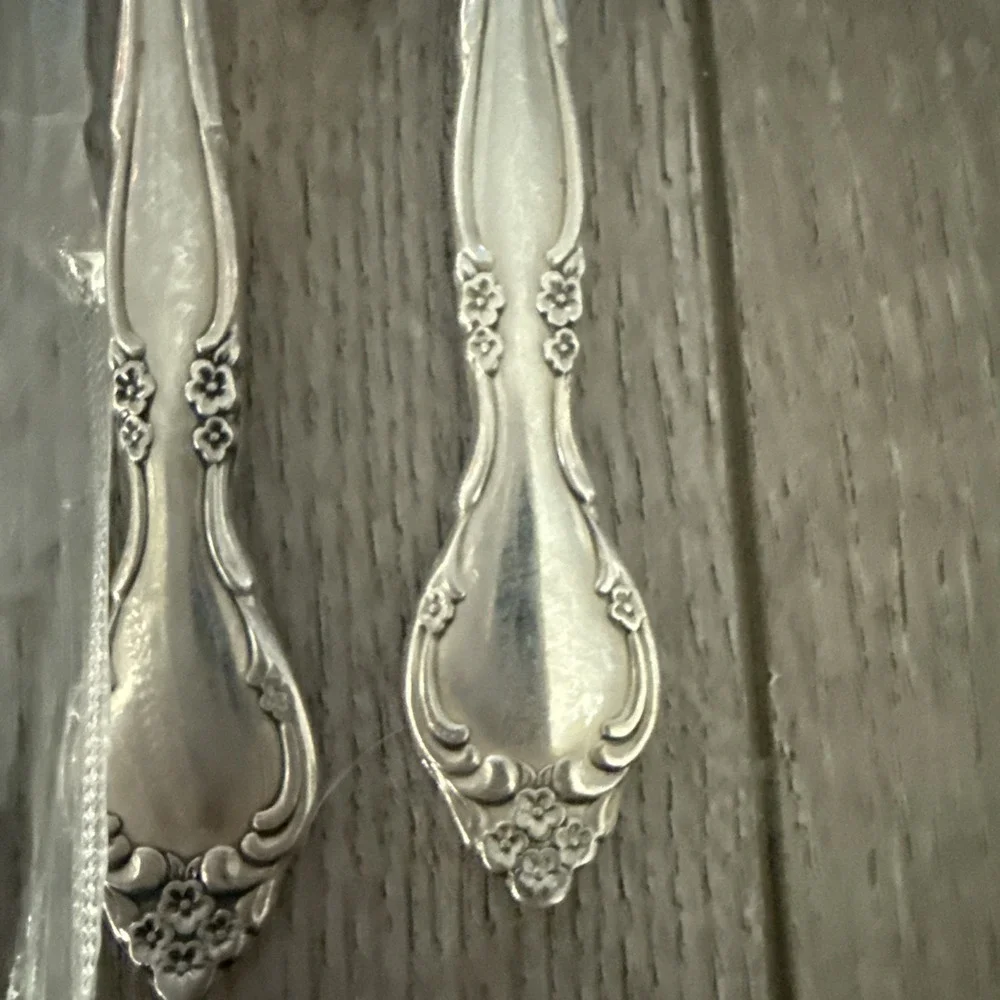 Oneida Community Affection‎ Silverplate Dinner Forks 7 3/8